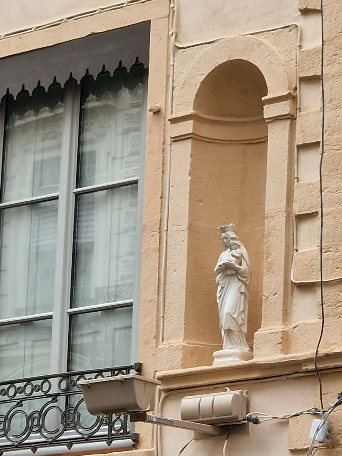 nouvelle statue 19 rue E Herriot juillet 2024